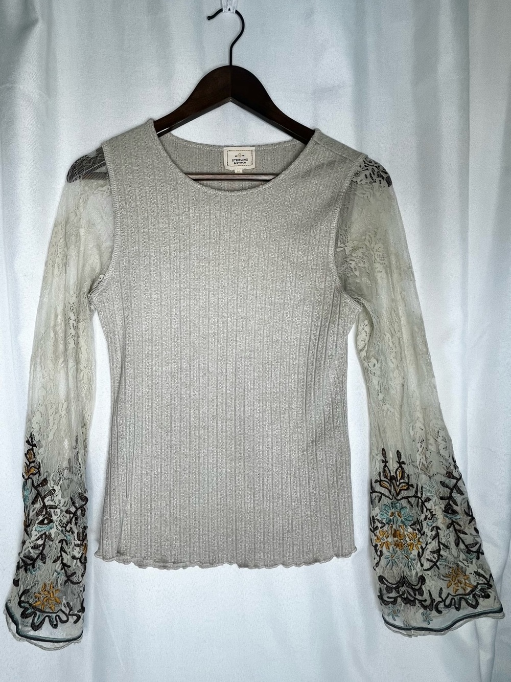 NWOT Sterling & Stitch Lace Sleeve Top Medium Boho Embroidered Bell Sleeve 💛
